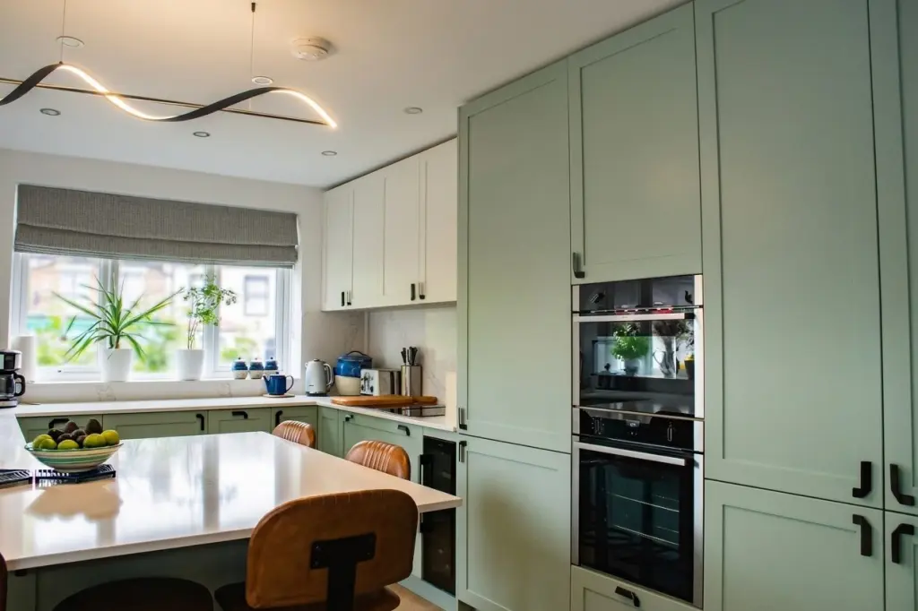 Caledonia bespoke shaker kitchen designed and installed by Victoria Kitchens, Greenwich, SE London